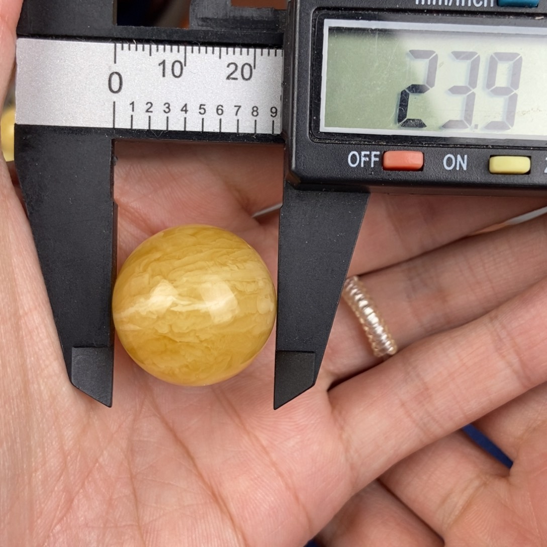 琥珀裸石未镶嵌小**瘦蜜蜡