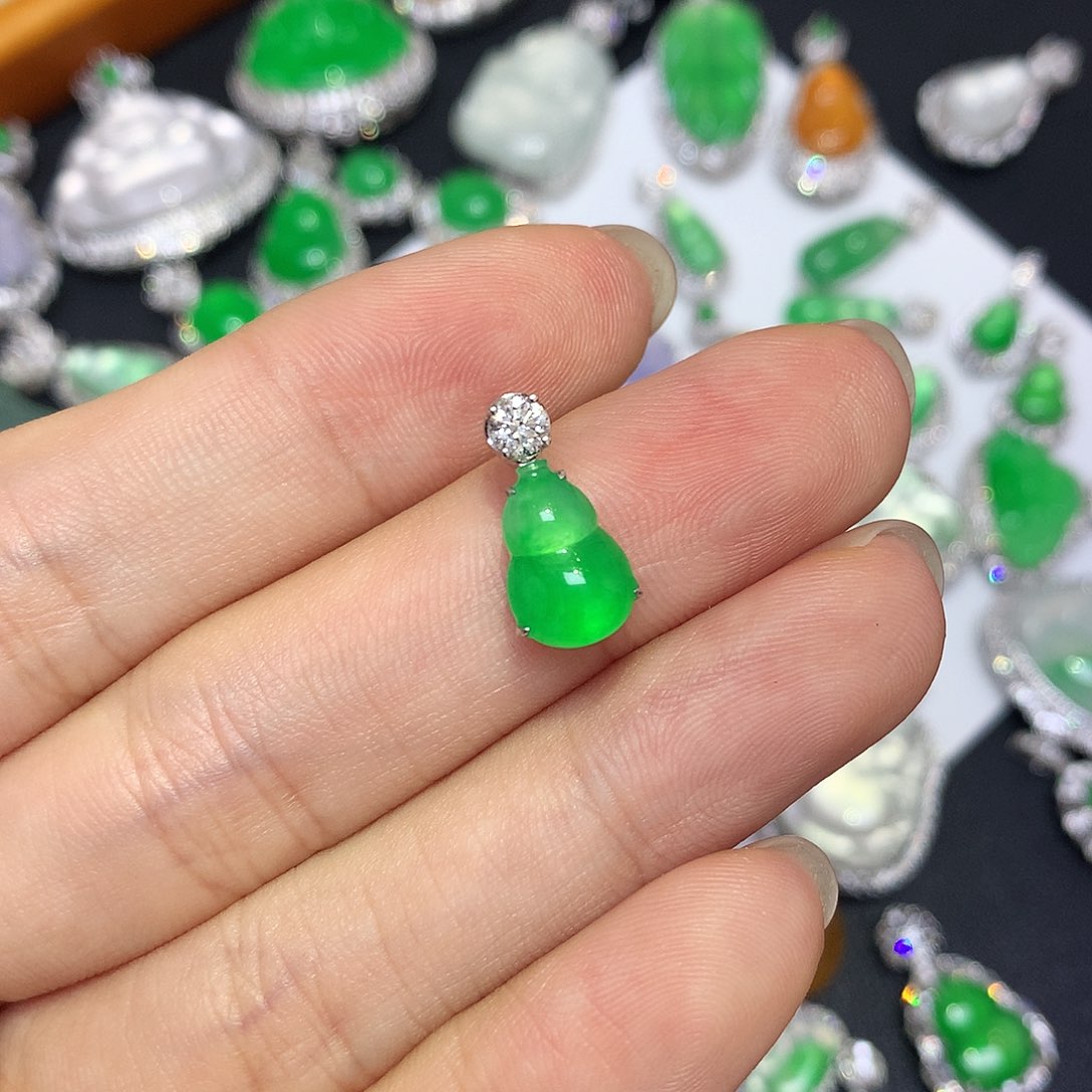 翡翠18K金镶嵌吊坠(赠链)