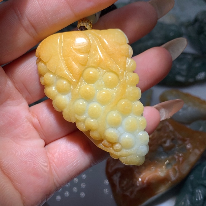 翡翠未镶嵌颈饰保真天然A货翡翠