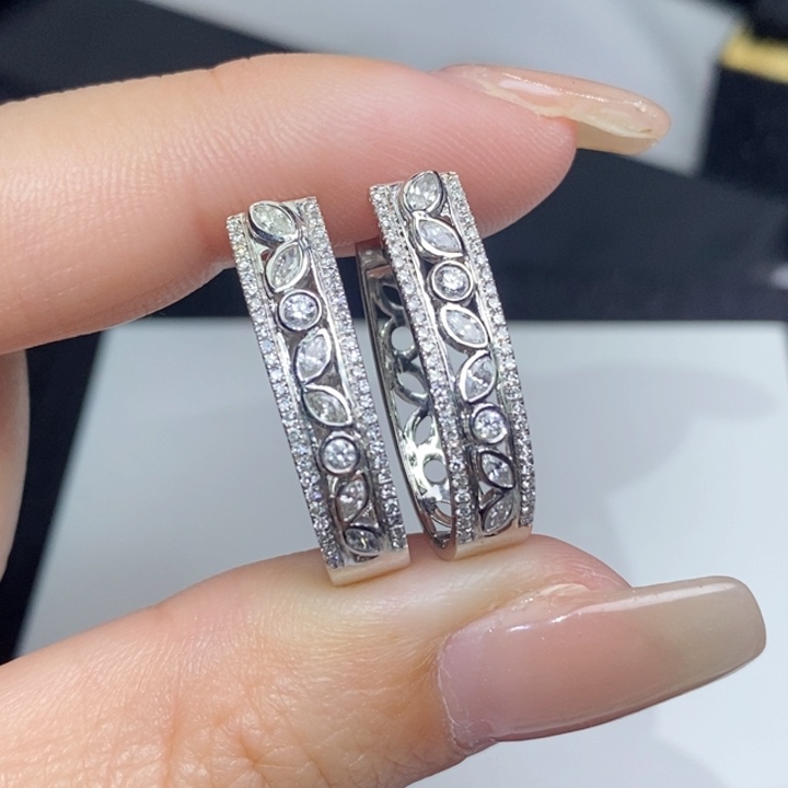 耳饰18K金镶嵌钻石设计款耳扣