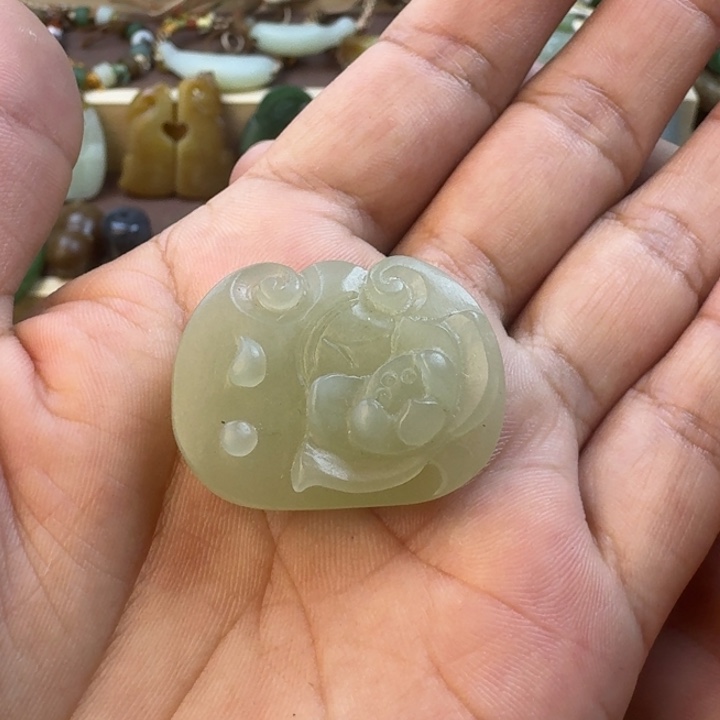 和田玉未镶嵌颈饰