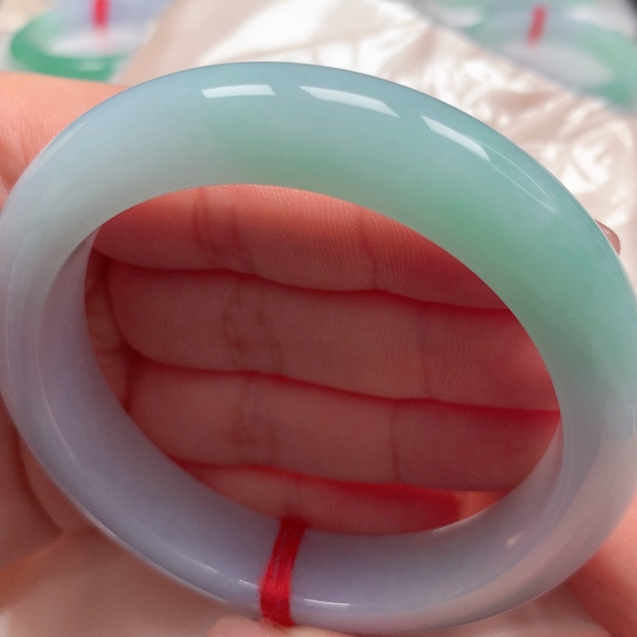 翡翠手镯未镶嵌冰胶春彩60