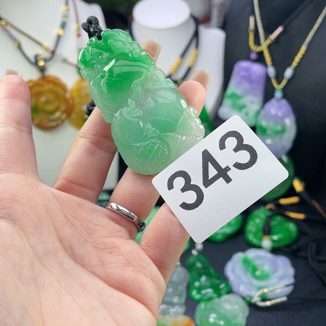 翡翠未镶嵌吊坠(赠链)