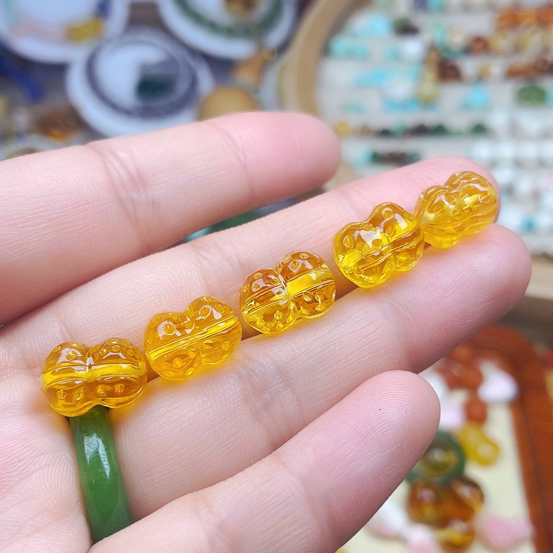 琥珀裸石未镶嵌发一个