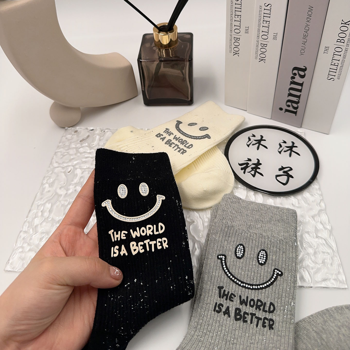 韩系秋日限定闪钻笑脸字母中筒袜子女学院风ins潮外穿搭配德训鞋