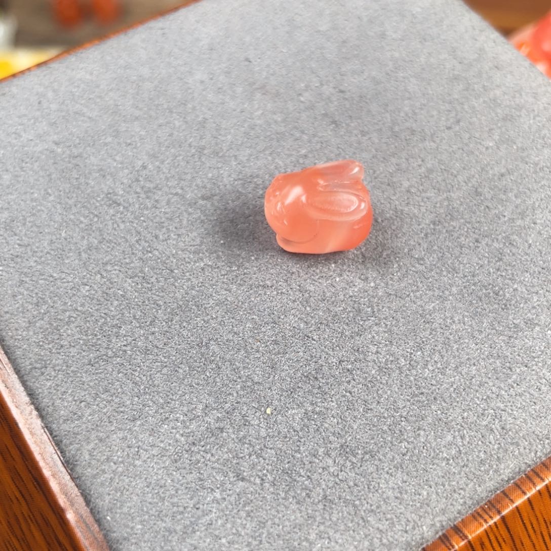 南红玛瑙小兔子未镶嵌淡****艺