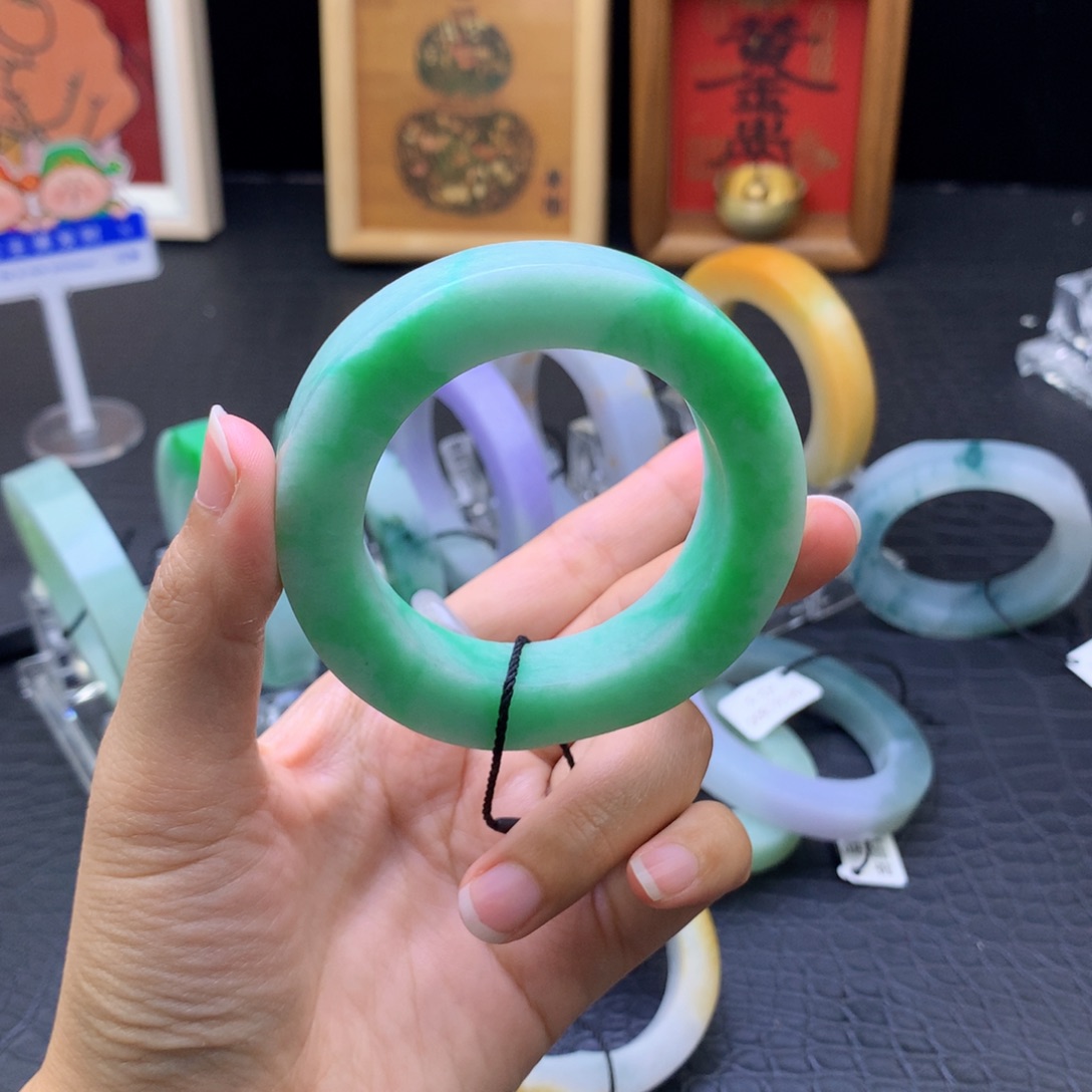 定制翡翠未镶嵌翡翠手镯