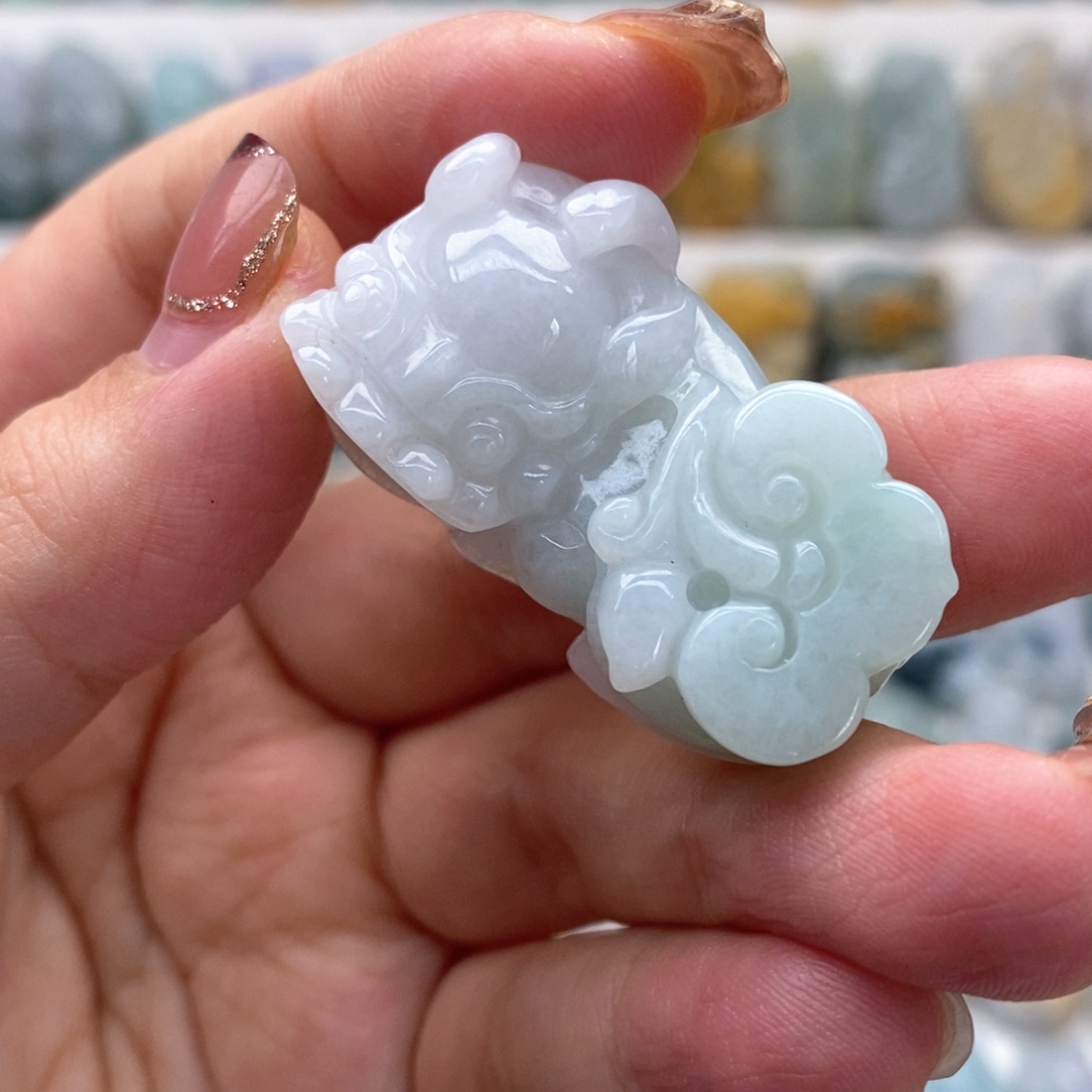 翡翠吊坠(赠链)未镶嵌