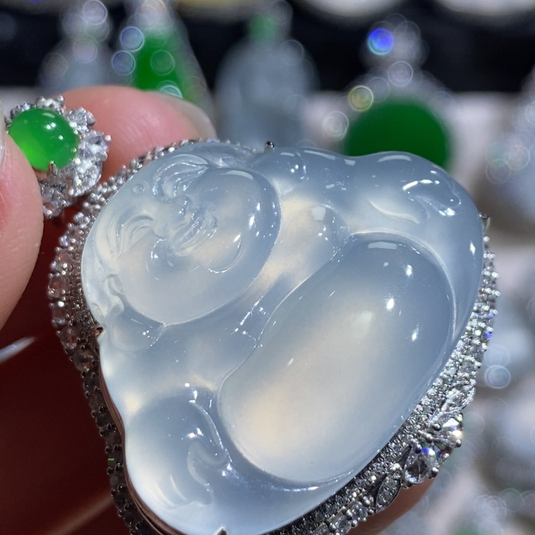 翡翠18K金镶嵌颈饰佛