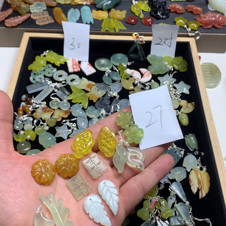 蛇纹石玉耳钉足银镀金镶嵌瑶**.