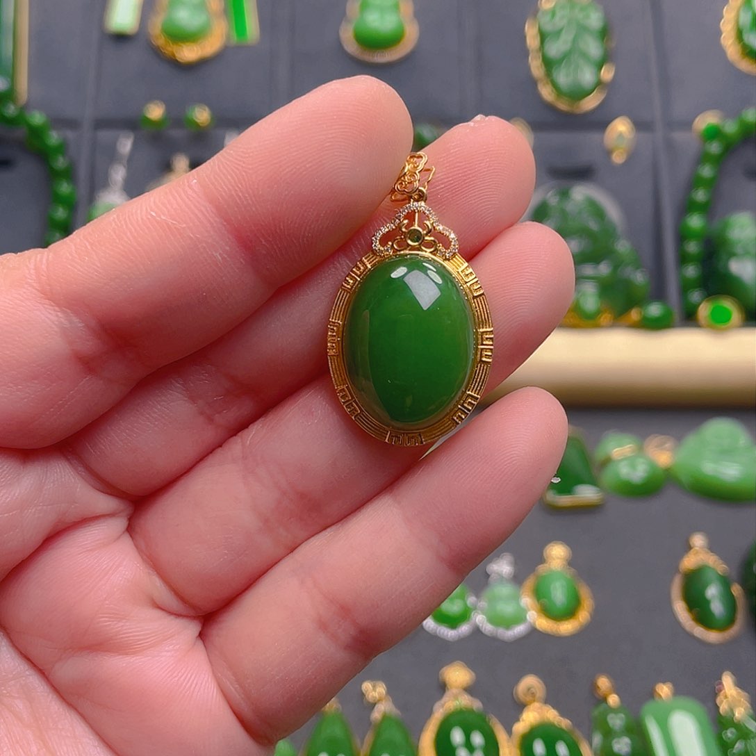 和田玉（碧玉）吊坠(不含链)18K金镶嵌2800