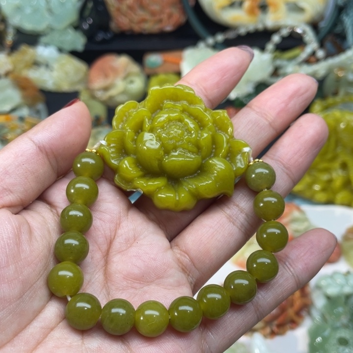 蛇纹石玉未镶嵌颈饰