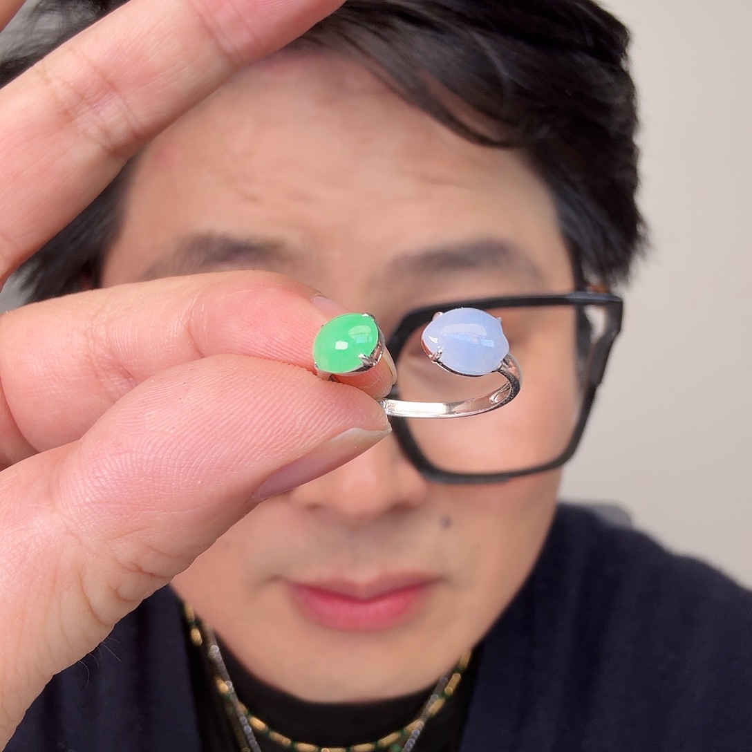 翡翠18K金镶嵌颈饰一件