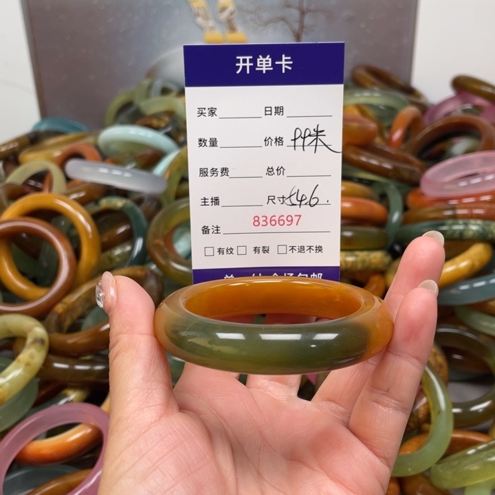 西***馆蛇纹石玉未镶嵌手镯