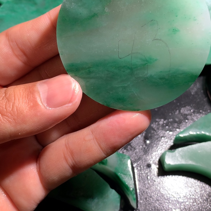 【闪购商品】翡翠颈饰未镶嵌王*31