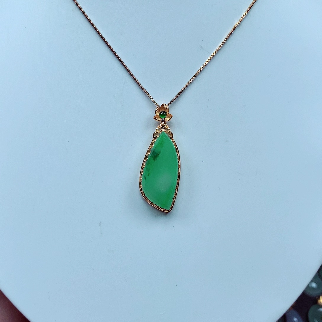 翡翠颈饰18K金镶嵌天然翡翠A货