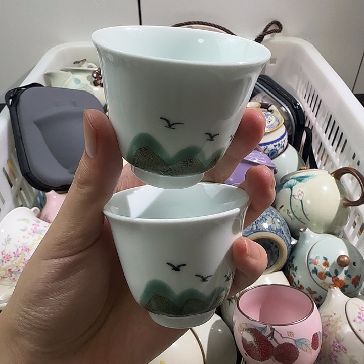 羊脂玉手绘茶杯两只装