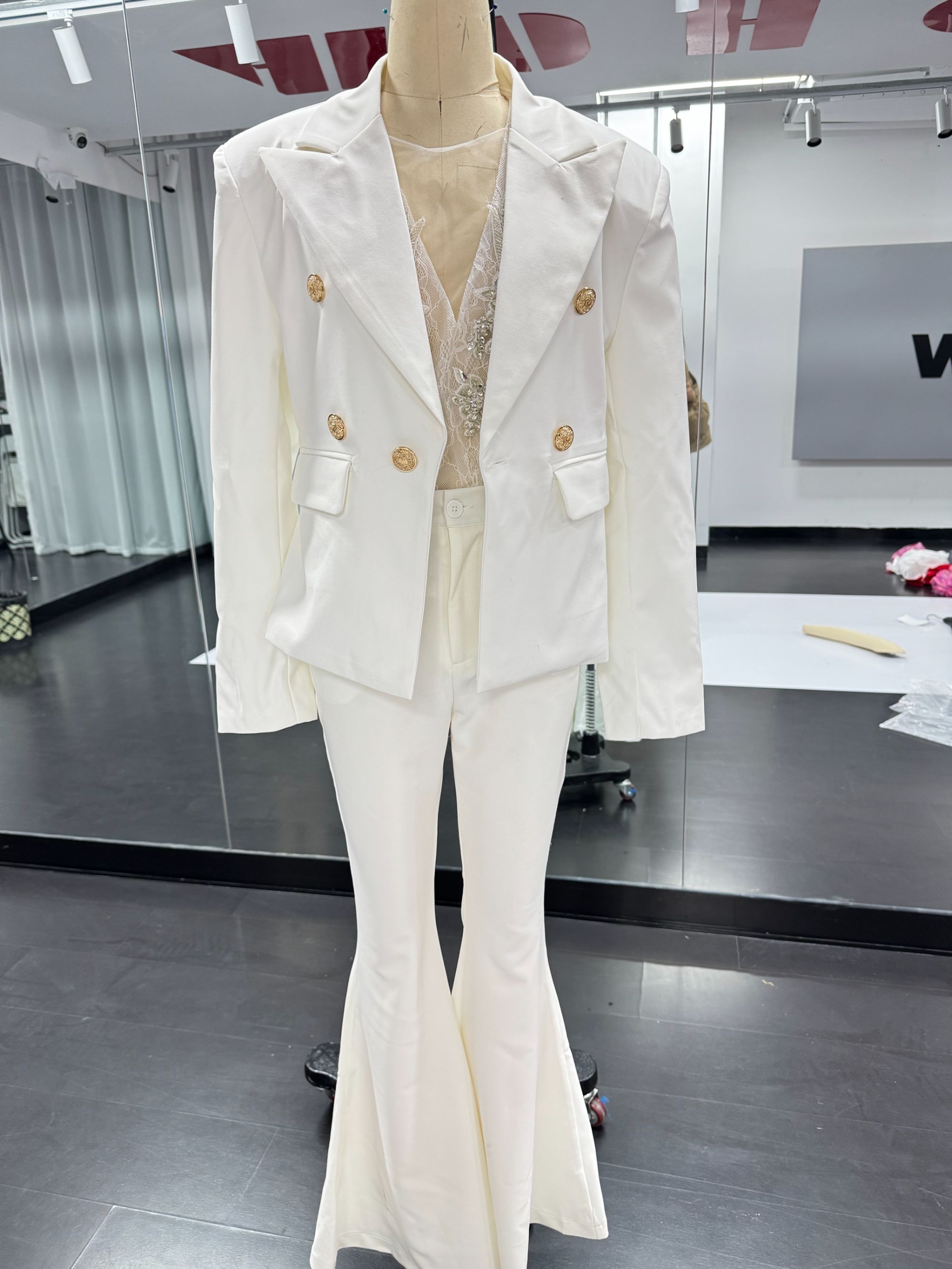 极简风时尚套装白色春季西装秋季修身套装气质小香风