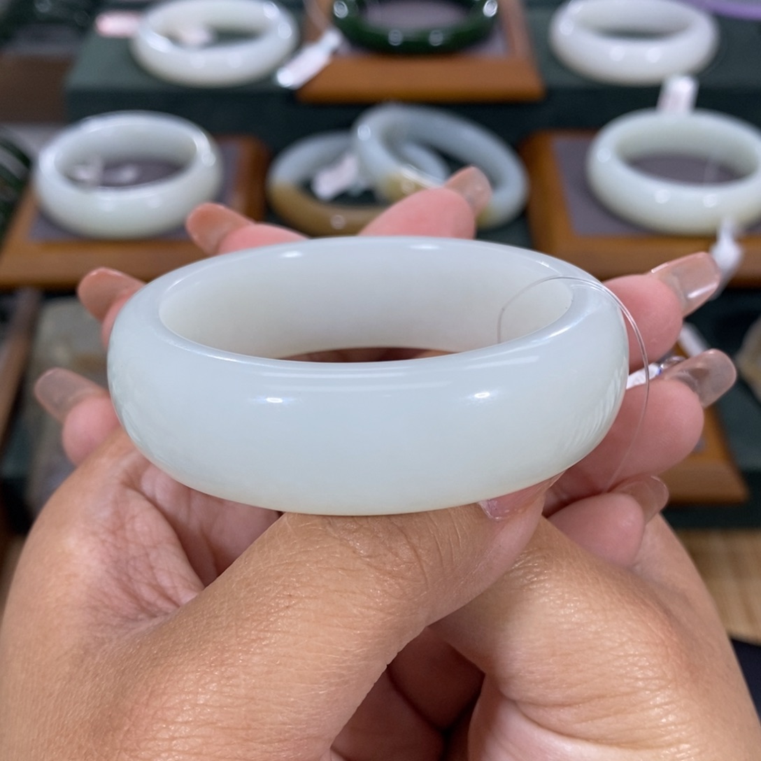 和田玉手镯未镶嵌