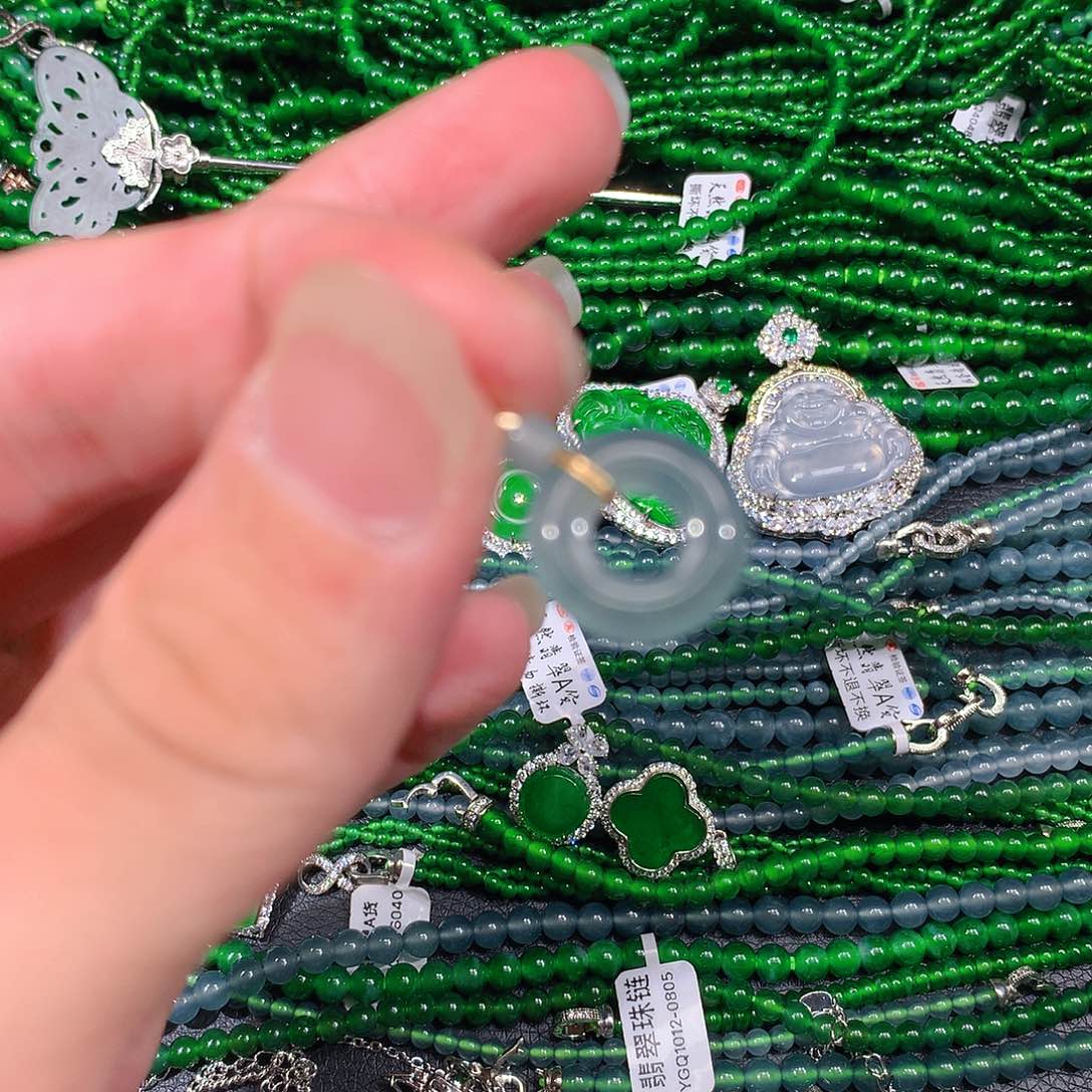 翡翠吊坠(赠链)未镶嵌天然