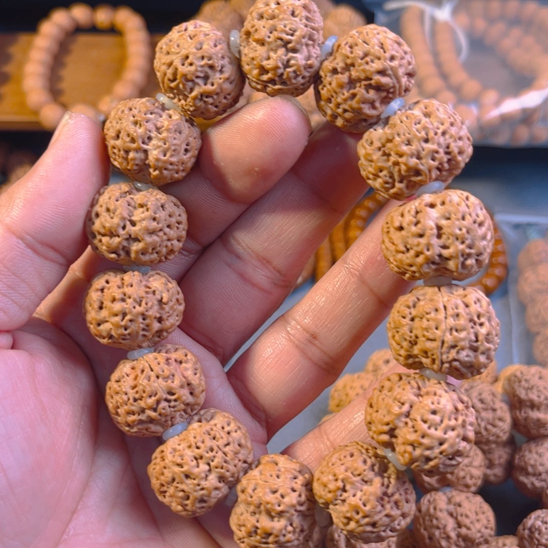 金刚菩提吊坠温****叔蜂王