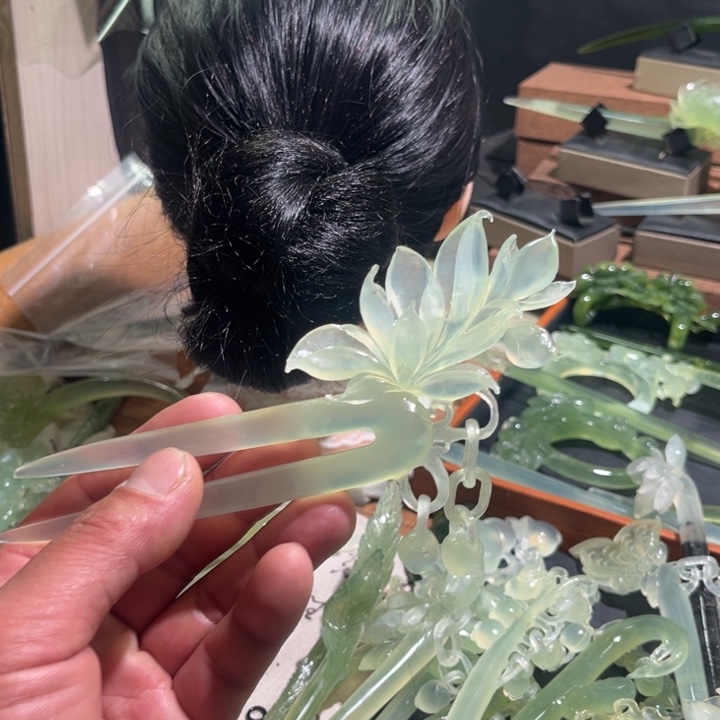 无***欢蛇纹石玉合金发饰