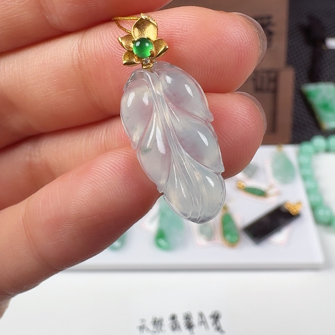 翡翠18K金镶嵌颈饰