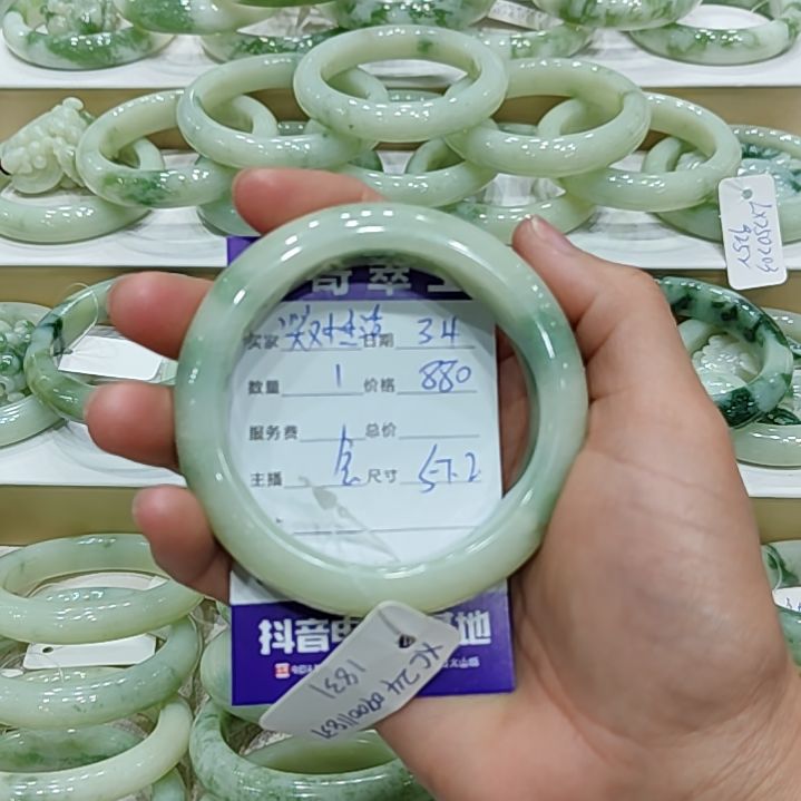 透闪石-蛇纹石玉手镯未镶嵌笑**活