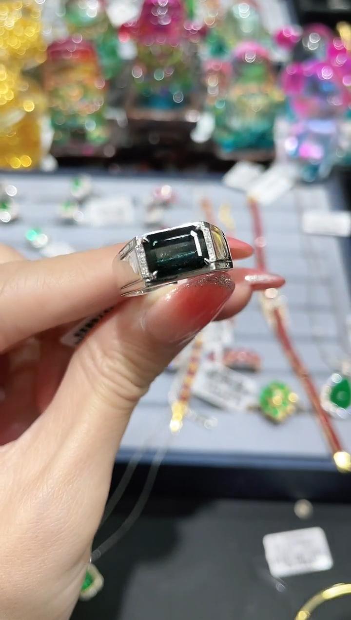 18K金镶嵌碧玺戒指