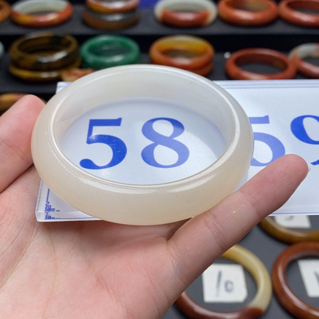 石英质玉（黄龙玉）手镯未镶嵌