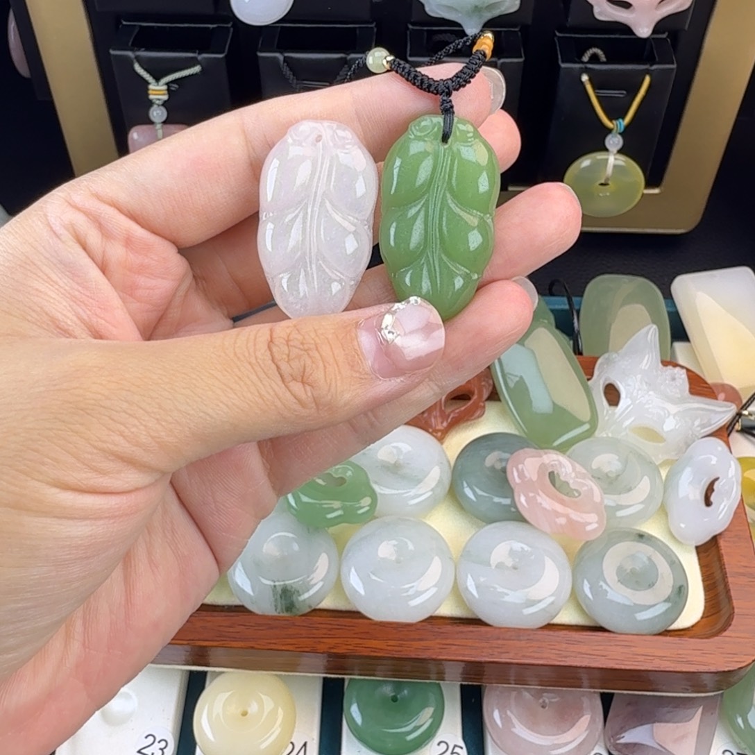 石英质玉未镶嵌颈饰