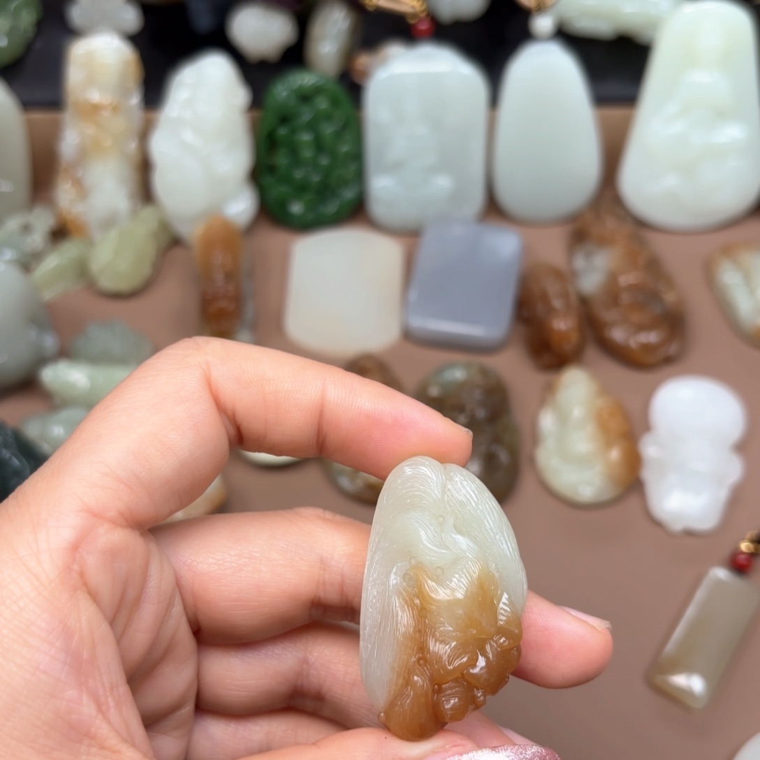 和田玉未镶嵌颈饰