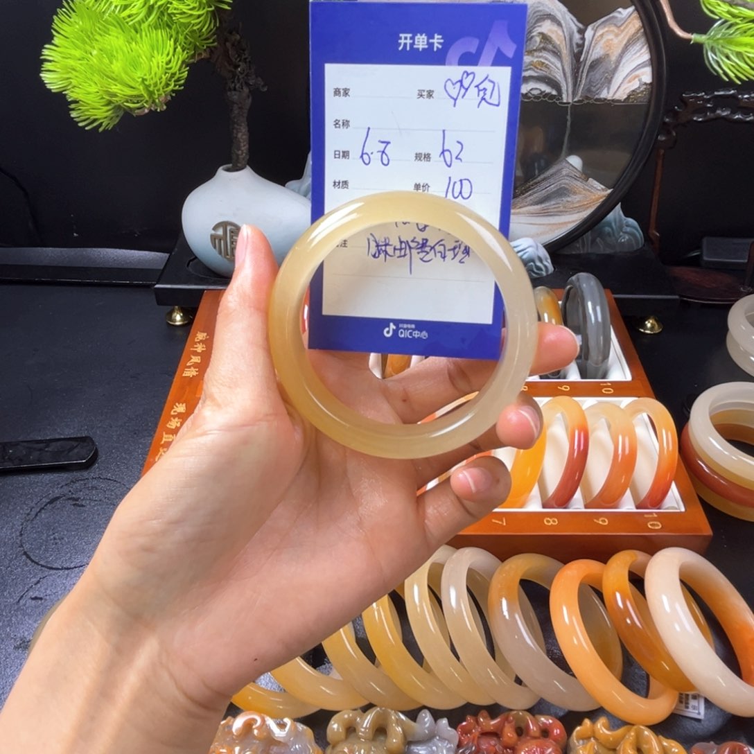 石英质玉手镯未镶嵌?*兜