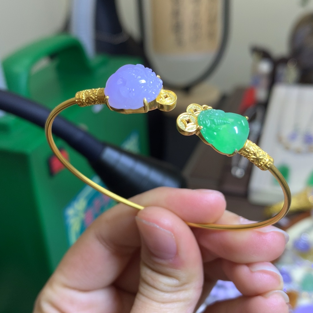 翡翠颈饰18K金镶嵌翡翠