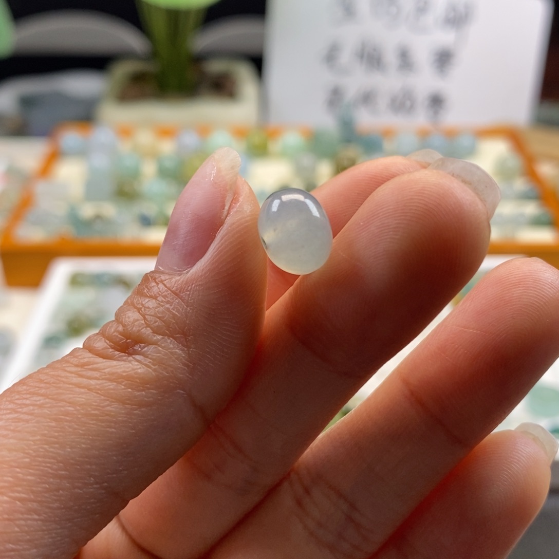 翡翠散珠拖**妈天然翡翠9.7×7.4