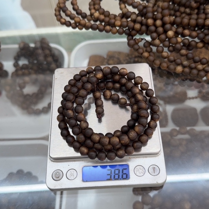 沉香碎屑沉香绿棋卡0.8+沉香碎屑