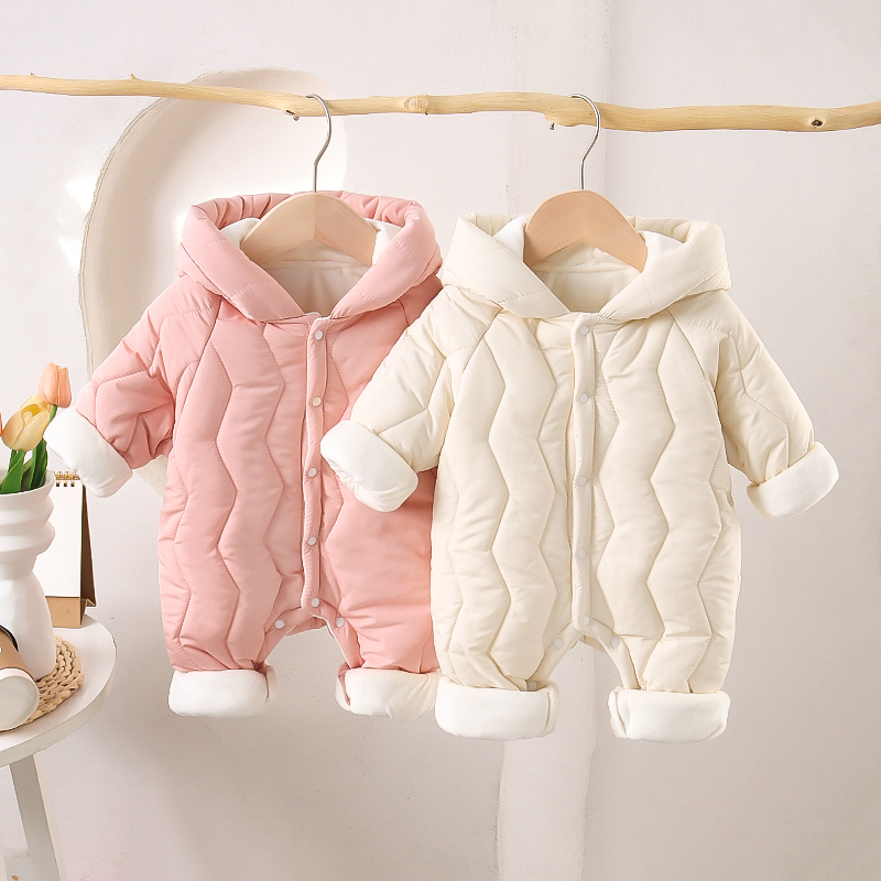 婴儿新款插肩细条连帽哈衣外出服保暖加厚外出爬服