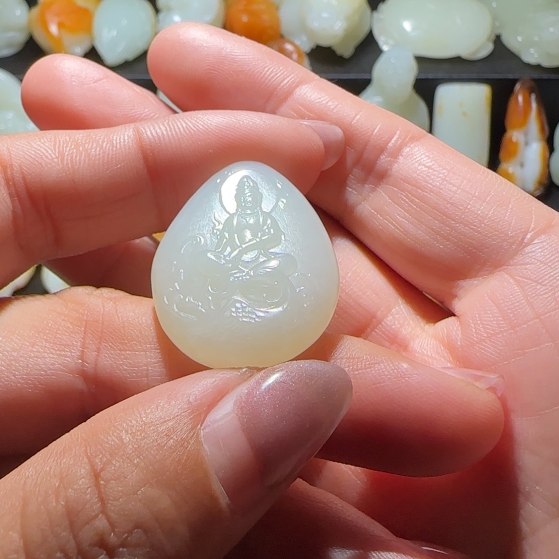 小***王和田玉未镶嵌颈饰