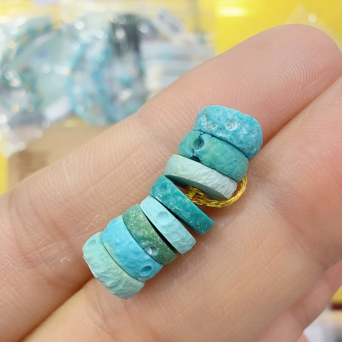 绿松石未镶嵌珠宝奇石