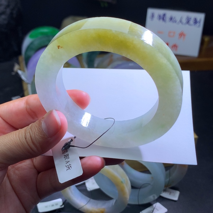 定制翡翠未镶嵌翡翠手镯