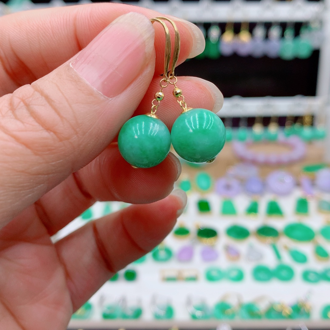 翡翠18K金镶嵌耳饰的