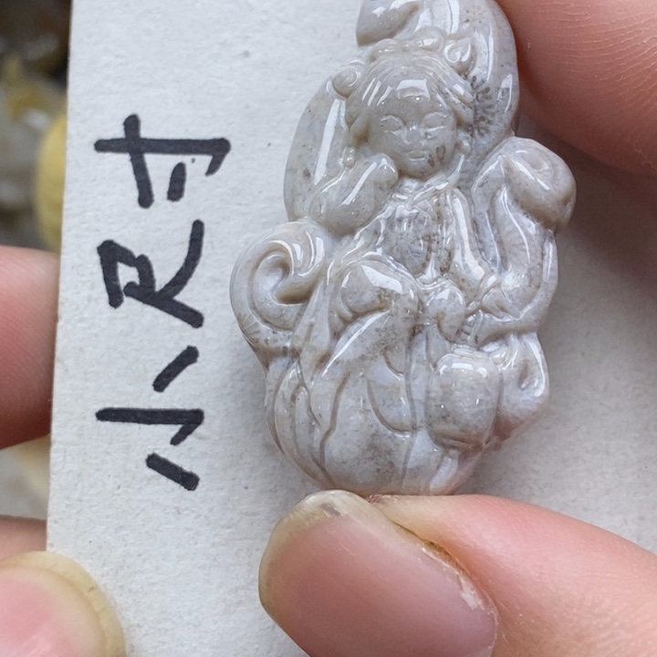 硅化珊瑚（珊瑚玉）未镶嵌颈饰