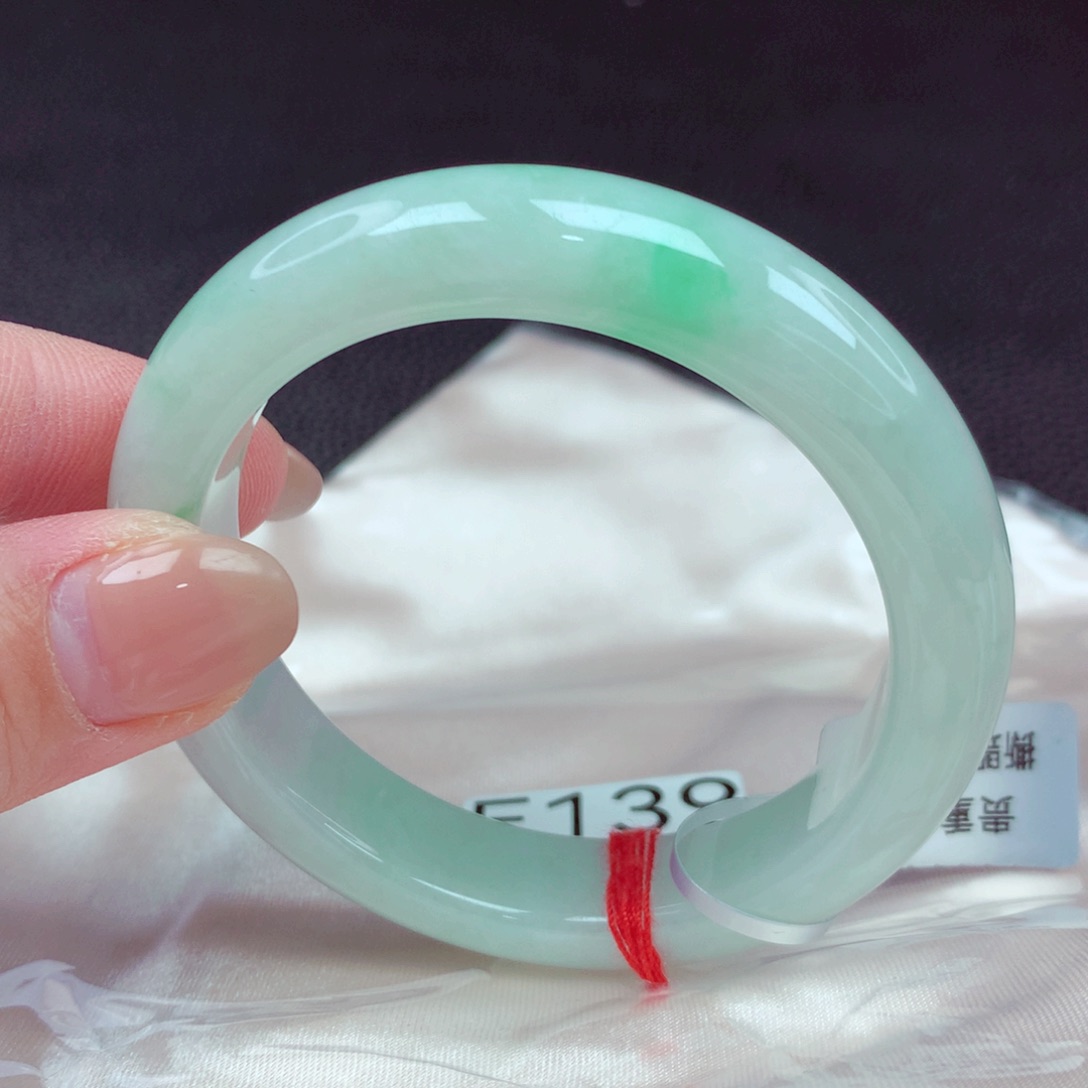 翡翠手镯未镶嵌手镯88