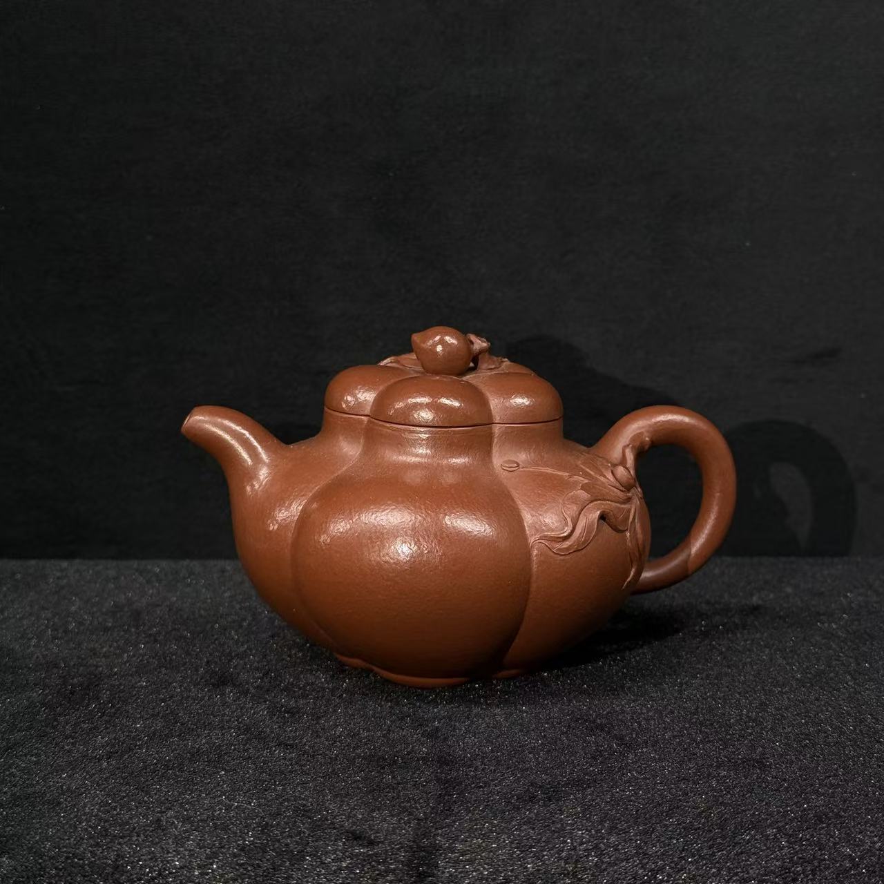 6/H103001/周锡芬/紫砂壶上合桃/