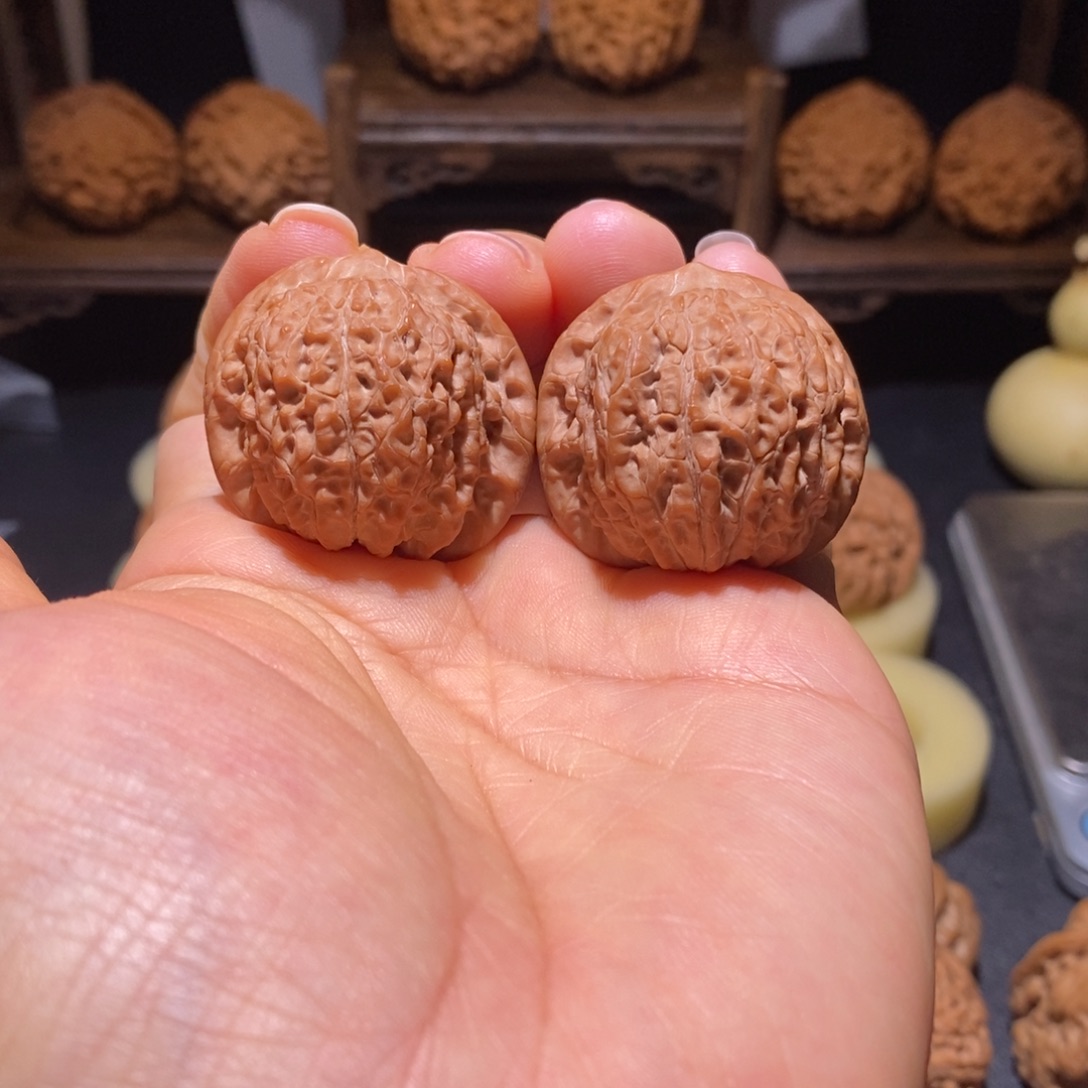 文玩核桃吊坠血麒麟35