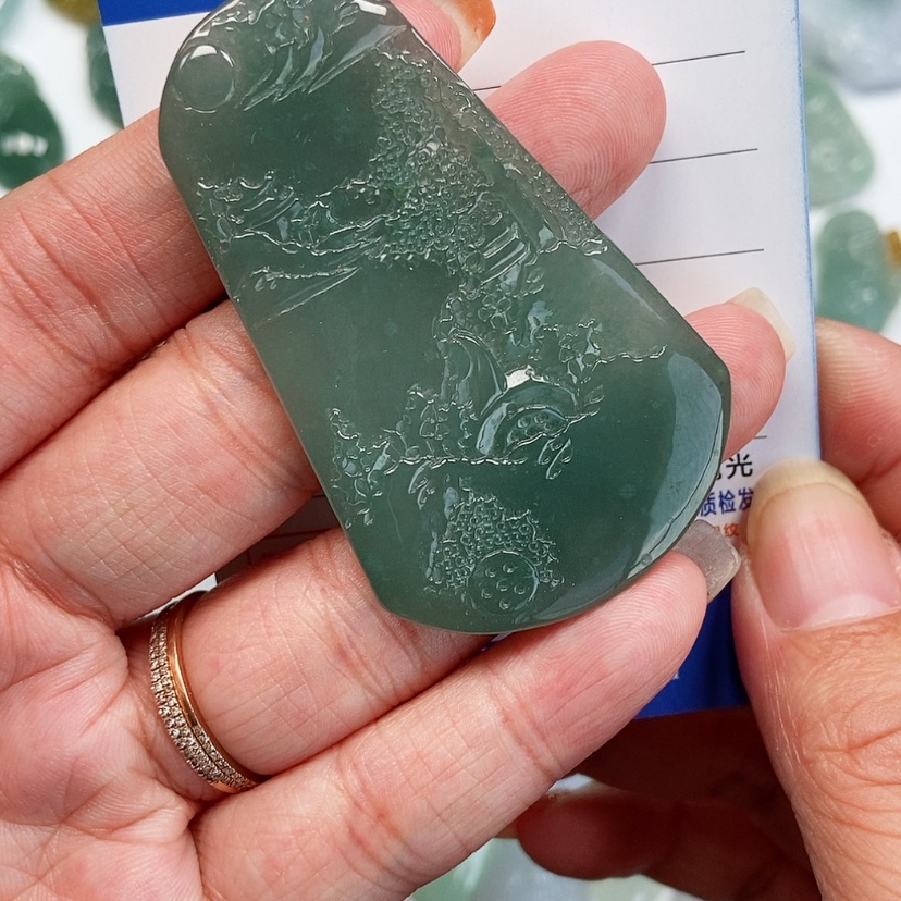 【闪购商品】翡翠颈饰未镶嵌山水