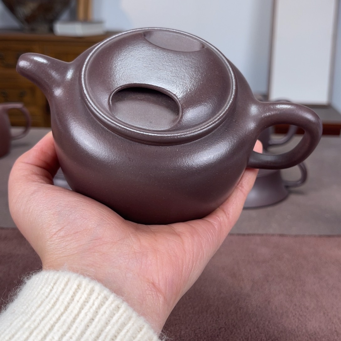 紫砂茶壶“**歌牛盖莲子天青240