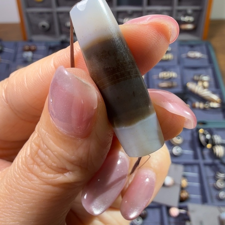 石英质玉尼泊尔黑白未镶嵌服*