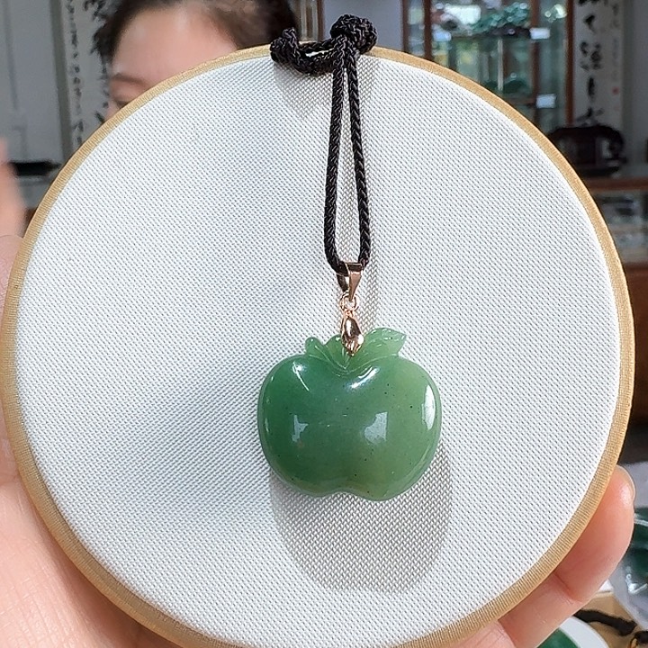 密玉（石英质玉）未镶嵌颈饰