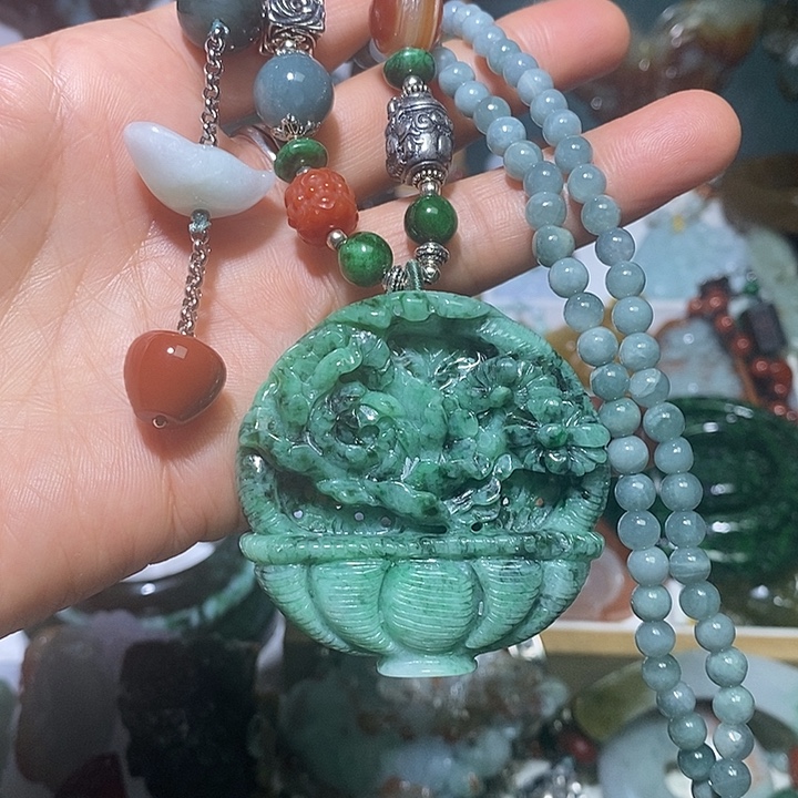 翡翠未镶嵌吊坠(赠链)